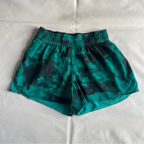 Women's Camouflage Green Shorts - Picture 1 of 9